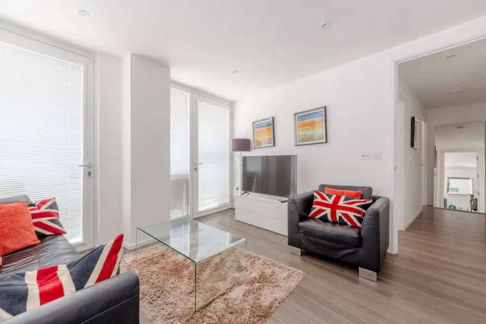 Modern 2BD Flat With a Balcony Wandsworth — 4-Star Luxury Hotel in London, United Kingdom