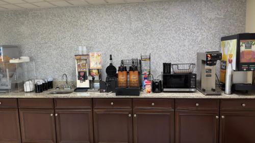 Days Inn By Wyndham Lexington Columbia - photo 2
