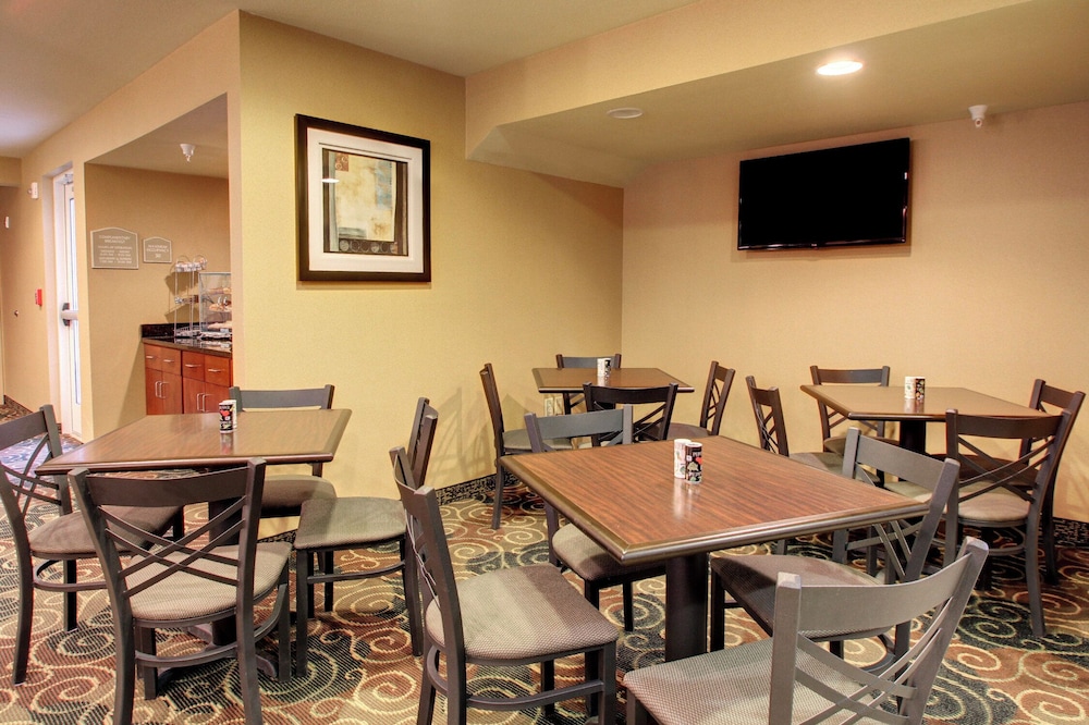 Cobblestone Hotel & Suites Broken Bow - photo 52