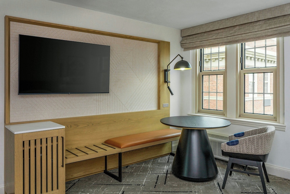 Sheraton Commander Hotel - photo 20