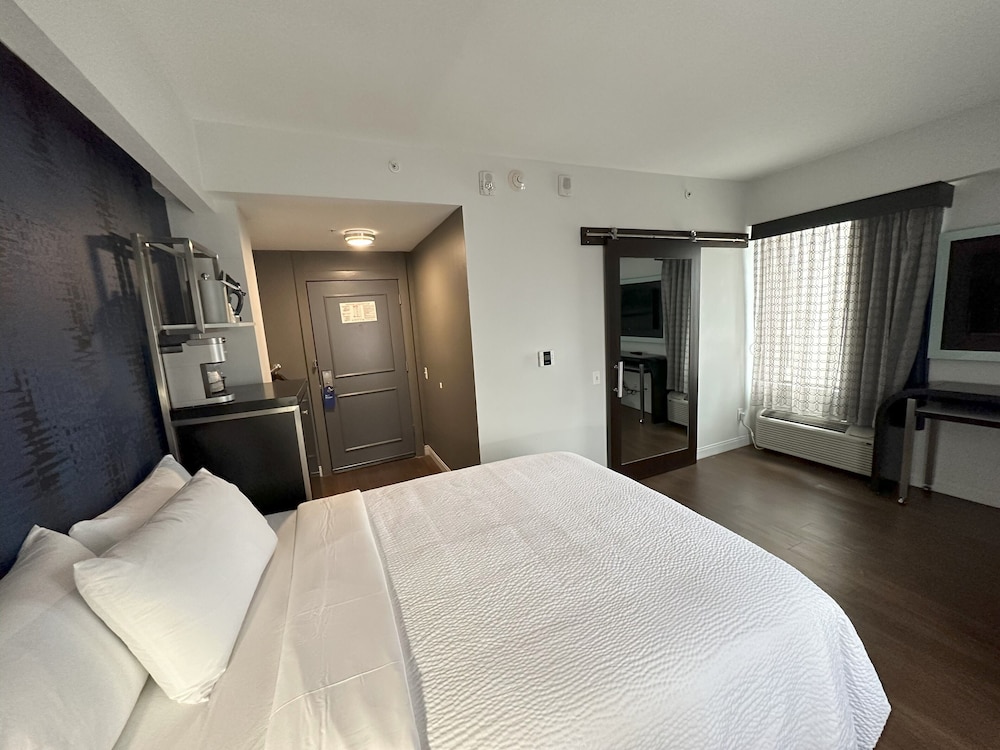 Holiday Inn Express Dallas Downtown - photo 6