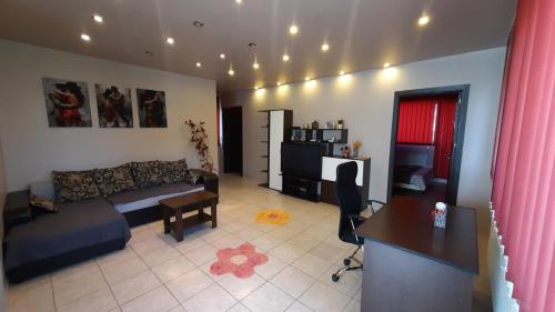 Spacious modern condo in new villa sleeps 6 — 4-Star Luxury Hotel in Bucharest, Romania