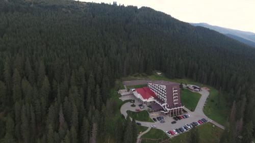 Hotel Pestera - carbon neutral hotel in Moroeni