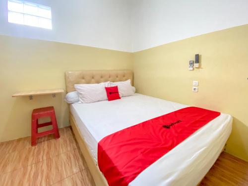 RedDoorz near Exit Tol Paiton in Probolinggo, Indonesia