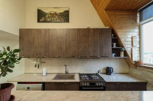 Cosy Central 2 BR Apartment By Wehost