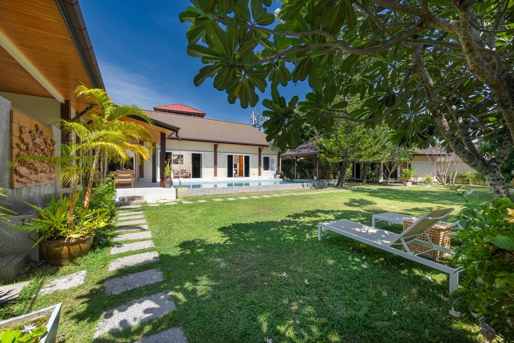Villa Emilia Private Pool Naiharn — 4-Star Luxury Hotel in Rawai, Thailand