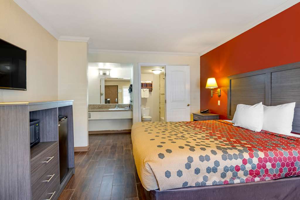 Econo Lodge Moreno Valley - photo 8