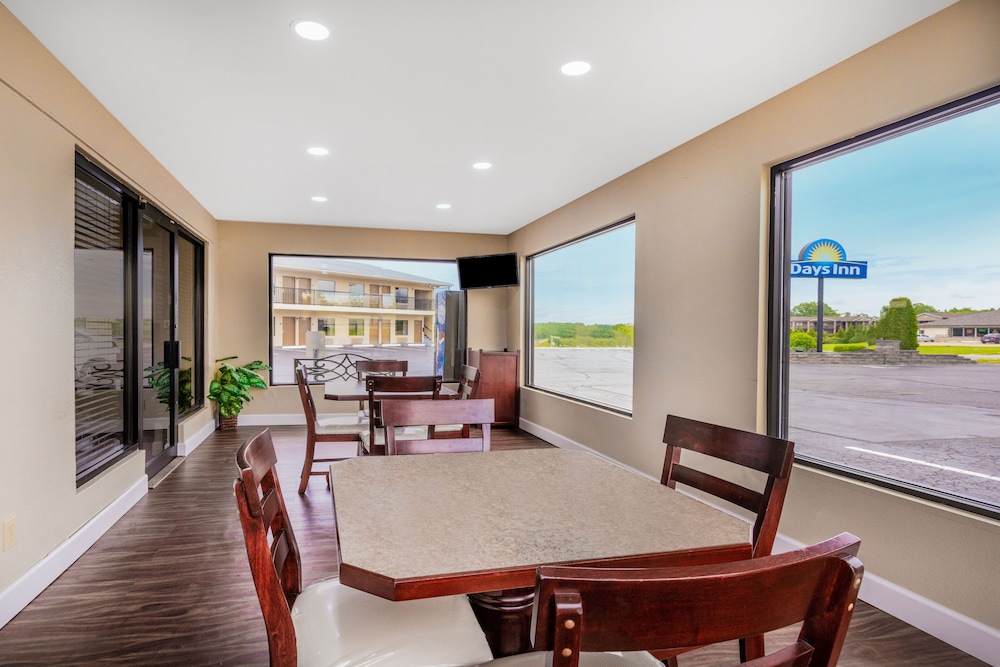 Days Inn by Wyndham St. Robert Waynesville Ft. Leonard Wood - photo 21