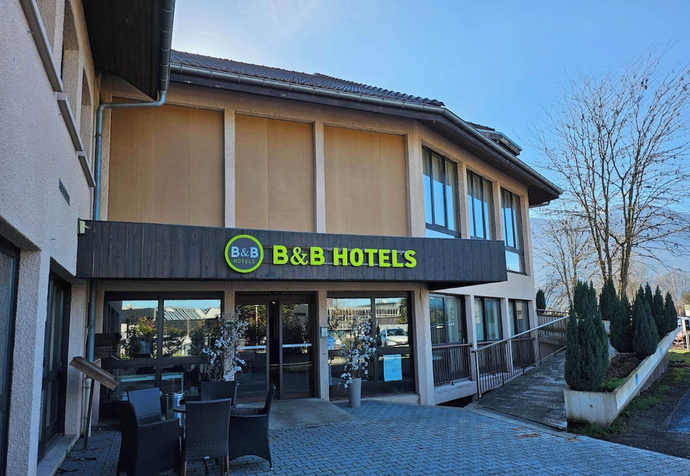 B&B HOTEL Saint Pierre en Faucigny Bonneville - carbon neutral hotel in La Roche-Sur-Yon