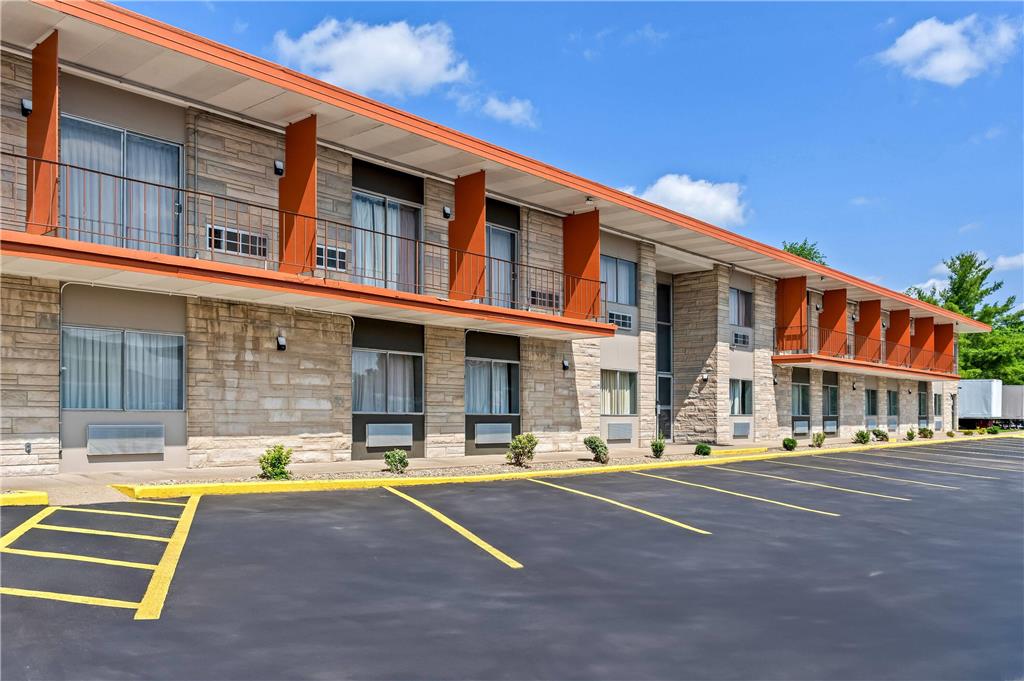 Travelodge by Wyndham Bloomington - photo 4