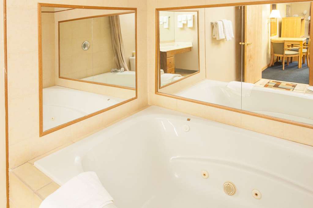 Days Inn by Wyndham Farmer City - photo 13