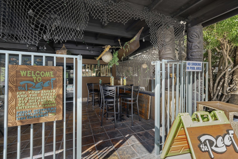 Caliente Tropics Hotel - photo 83