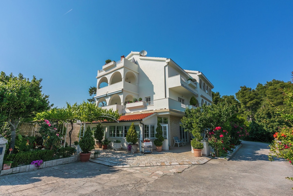 Apartments Vila Antula — 4-Star Luxury Hotel in Rab, Croatia