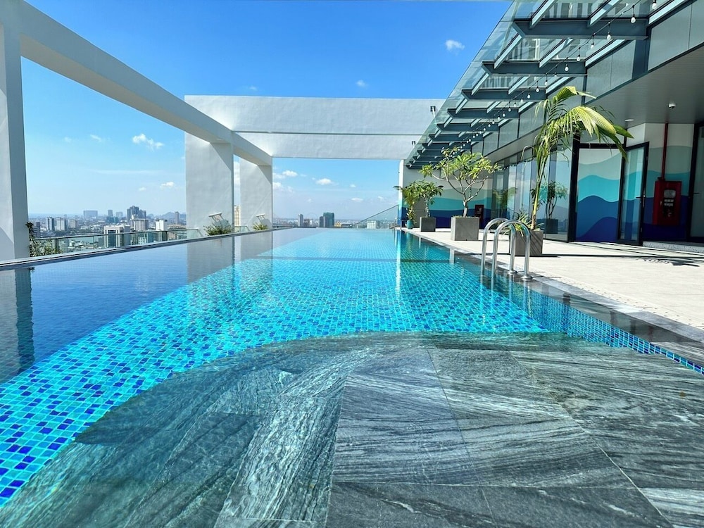 Centre Point Danang Hotel & Residence — 5-Star Luxury Hotel in Da Nang, Vietnam