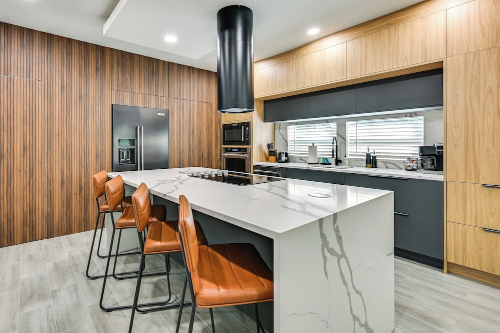 Modern Lakeland Golf Retreat w Putting Green in Lakeland, United States