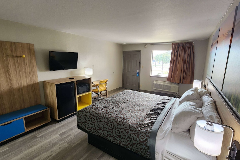 Days Inn by Wyndham San Antonio - photo 12