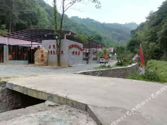 Shizhaigou Ecological Hot Spring Resort — hotel in Xiongzhou