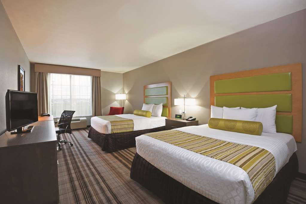 La Quinta Inn & Suites by Wyndham Paducah - photo 18