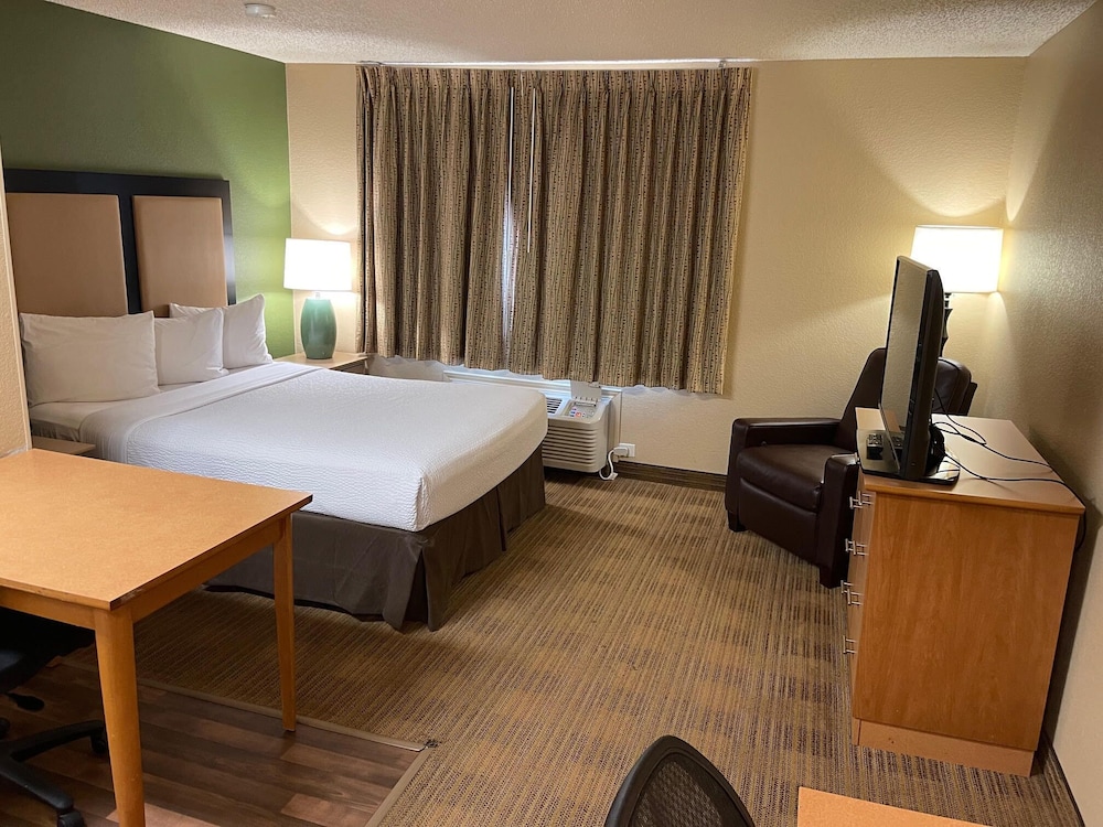 Baymont by Wyndham Bedford Dallas - photo 3