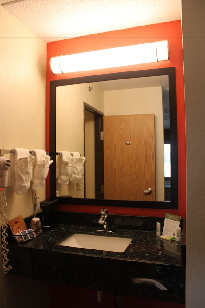 AmericInn by Wyndham West Burlington - photo 40