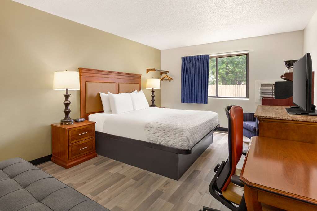 Baymont by Wyndham Hutchinson - photo 21