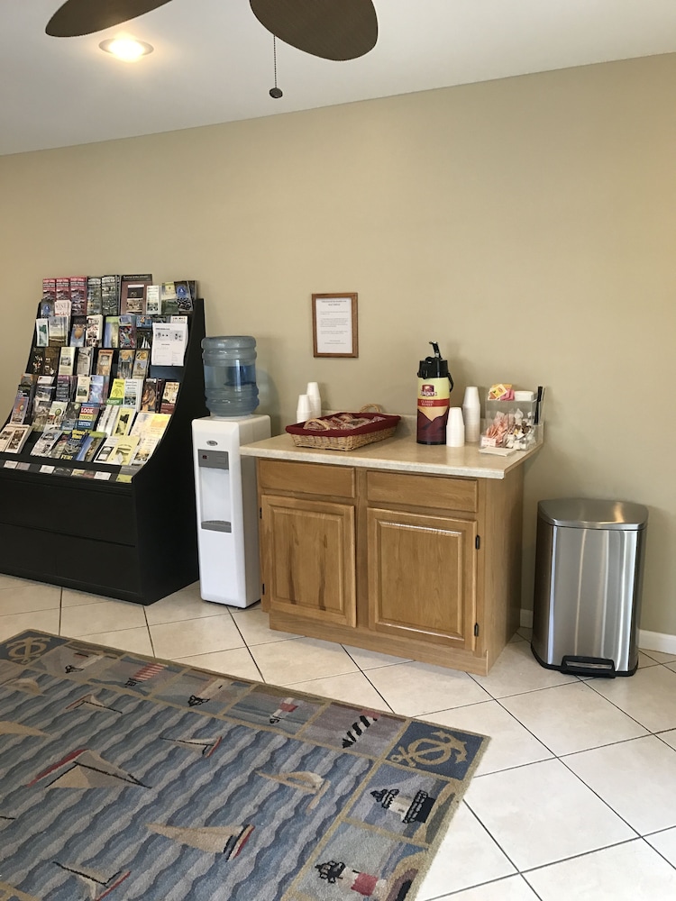 The Anchor Inn and Marina - photo 2