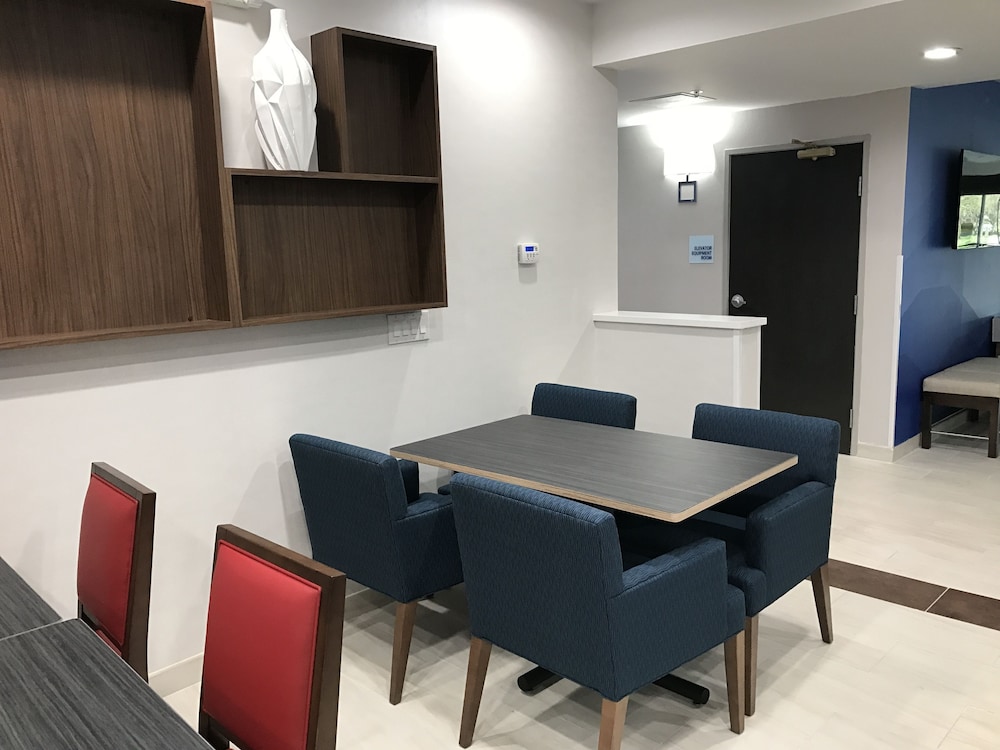 Holiday Inn Express Naples South I 75 by IHG - photo 32