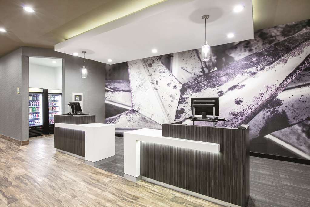 La Quinta Inn & Suites by Wyndham Amarillo Airport - photo 4