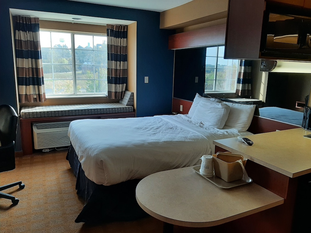 Starkville Inn & Suites - photo 21