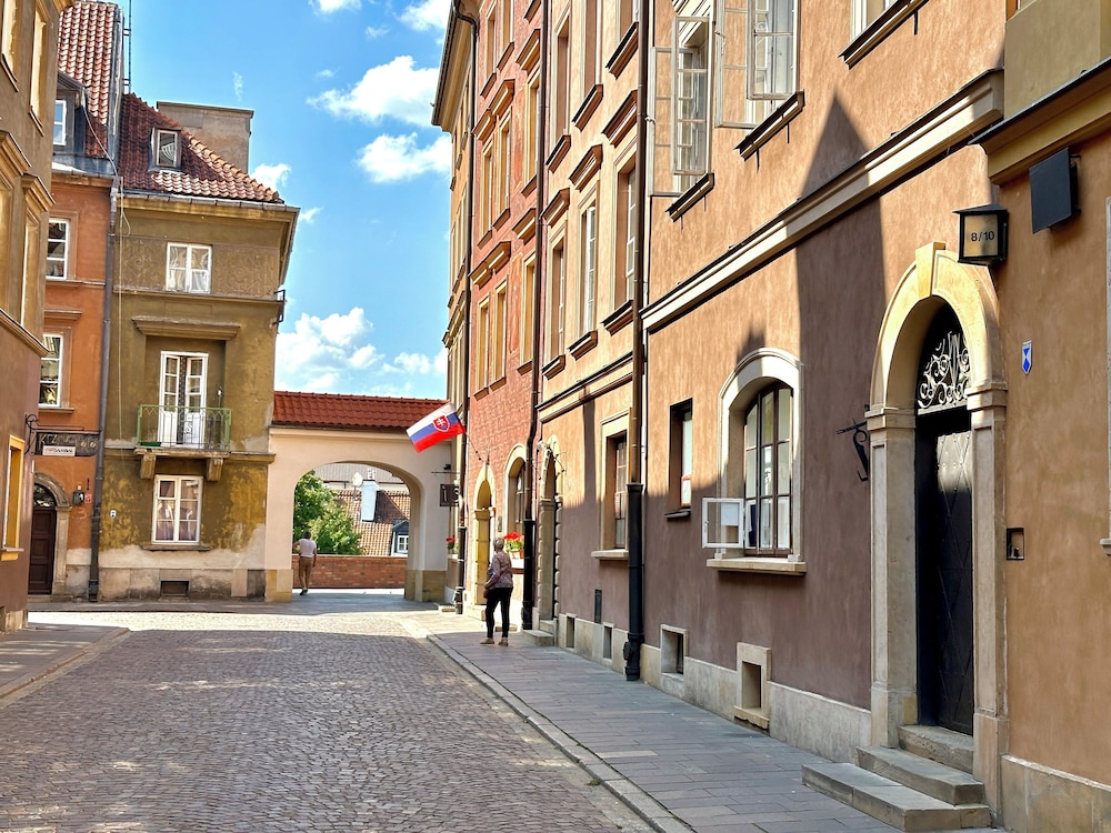 Stone Steps Apartments — 4-Star Luxury Hotel in Warsaw, Poland