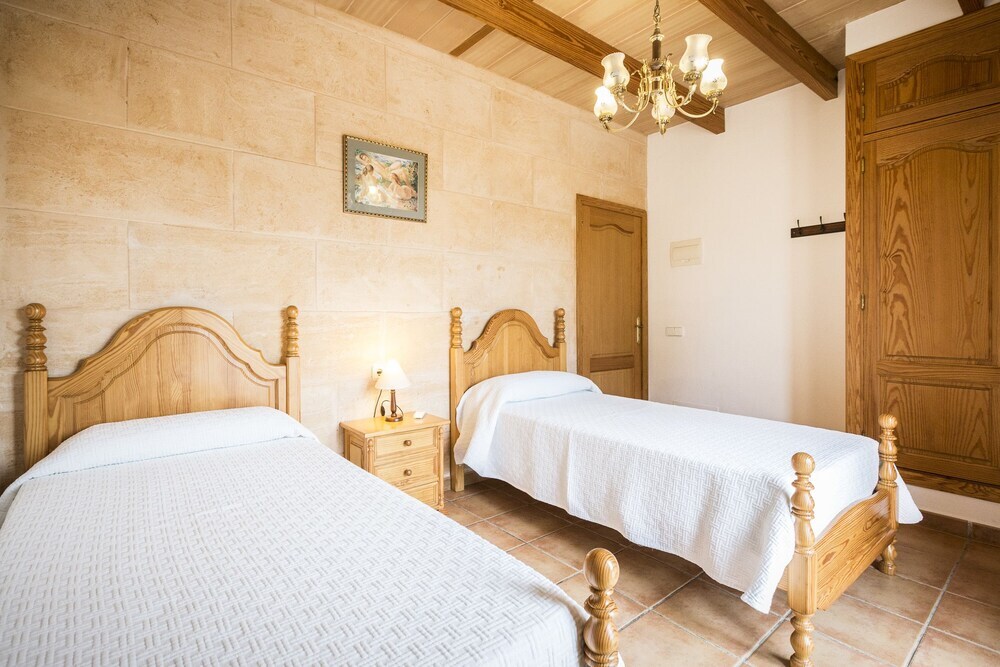 G Rentals Villa Els Girasols — 4-Star Luxury Hotel in Campos, Spain