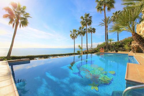 Estepona Port Apartment LUNA — 4-Star Luxury Hotel in Estepona, Spain