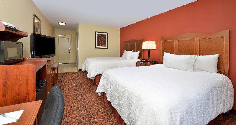 Hampton Inn Ottumwa - photo 37