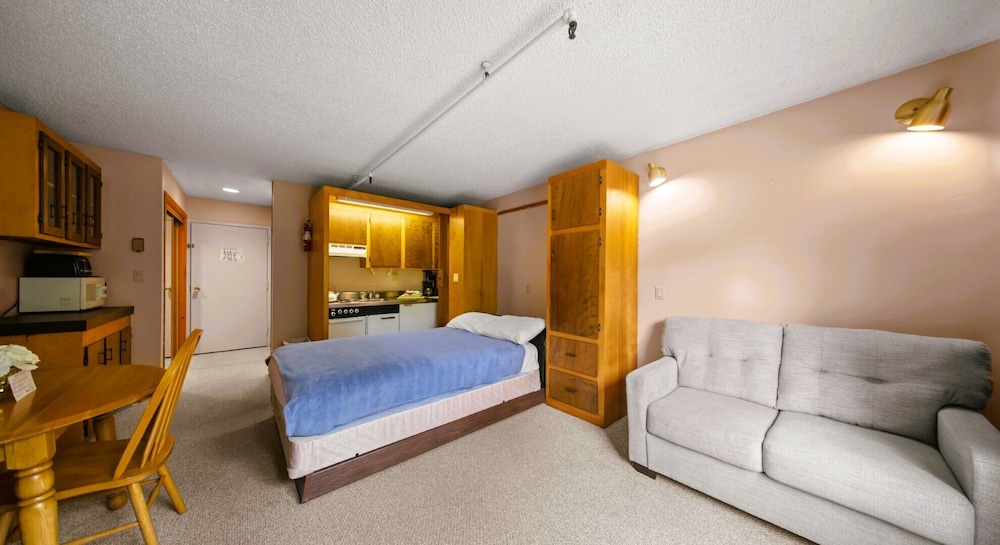 Evergreen Valley Inn - photo 23