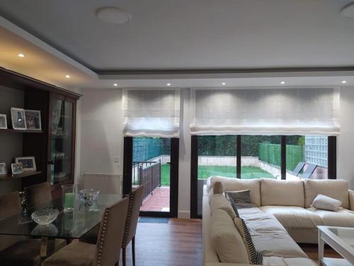 Agradable Adosado En Soto De Llanera — Llanera