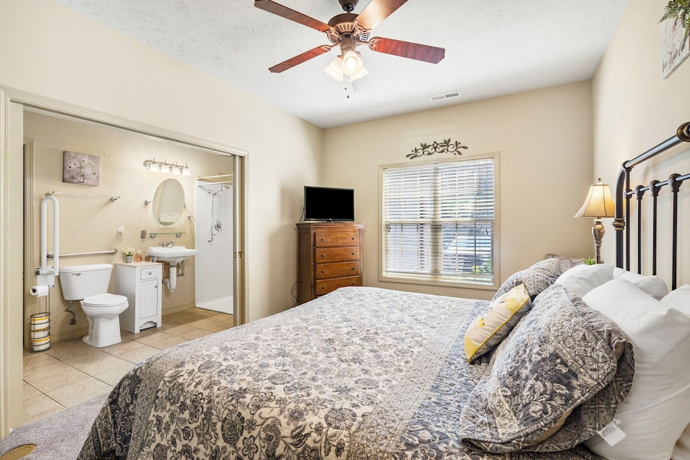 Honey Bee Inn w Communal Amenities & More - photo 5