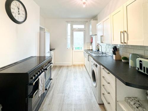 West end Avenue LT By Furnished Accommodation Contractor Business Stays Relocating Families