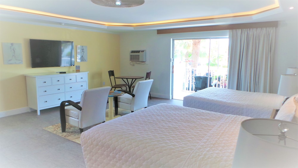 Island House Hotel - photo 10