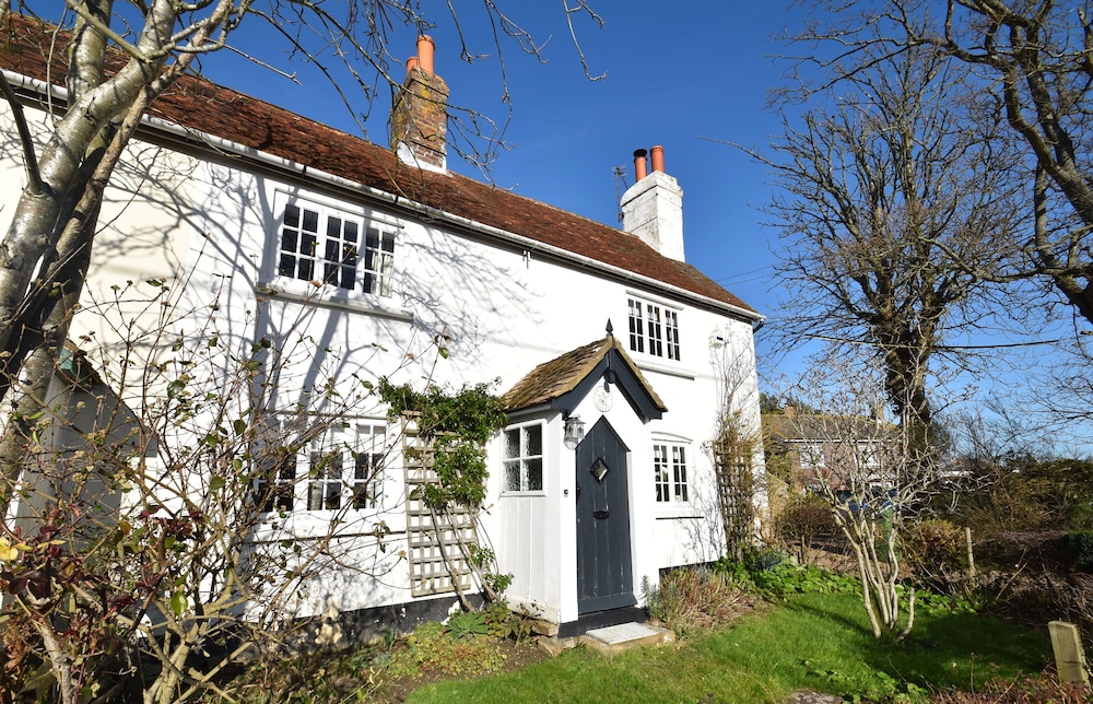Rose Mullion Cottage — 4-Star Luxury Hotel in Hastings, United Kingdom