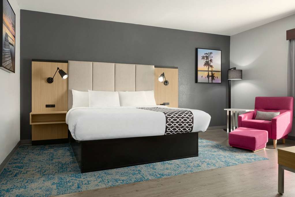 La Quinta Inn & Suites by Wyndham Selma Smithfield I 95 - photo 21