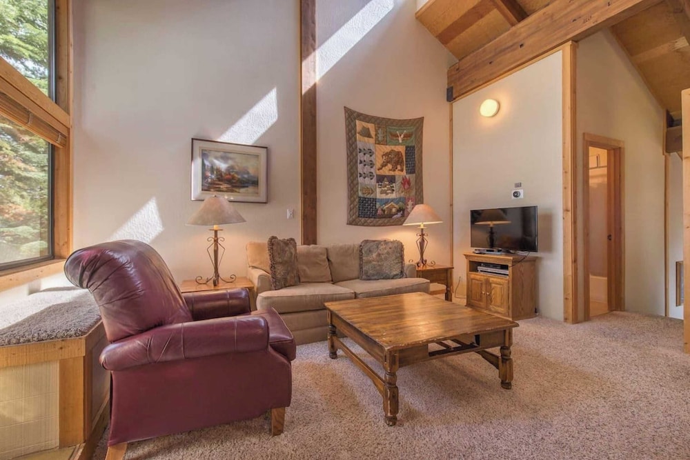Hawk's Eye by Avantstay Cozy Condo w Views & Access to Northstar Resort Community - photo 3