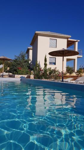 Luxurious villa at a unique spot — 4-Star Luxury Hotel in Agios Nikolaos, Greece