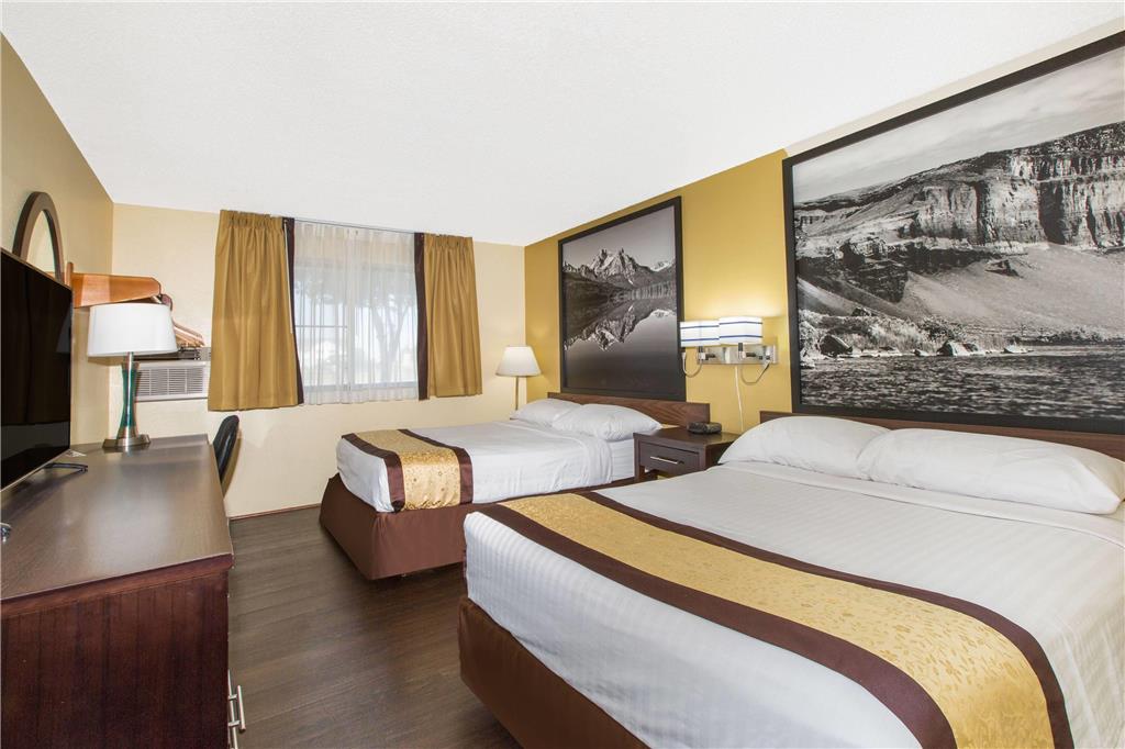 Super 8 by Wyndham Nampa - carbon neutral hotel in Nampa