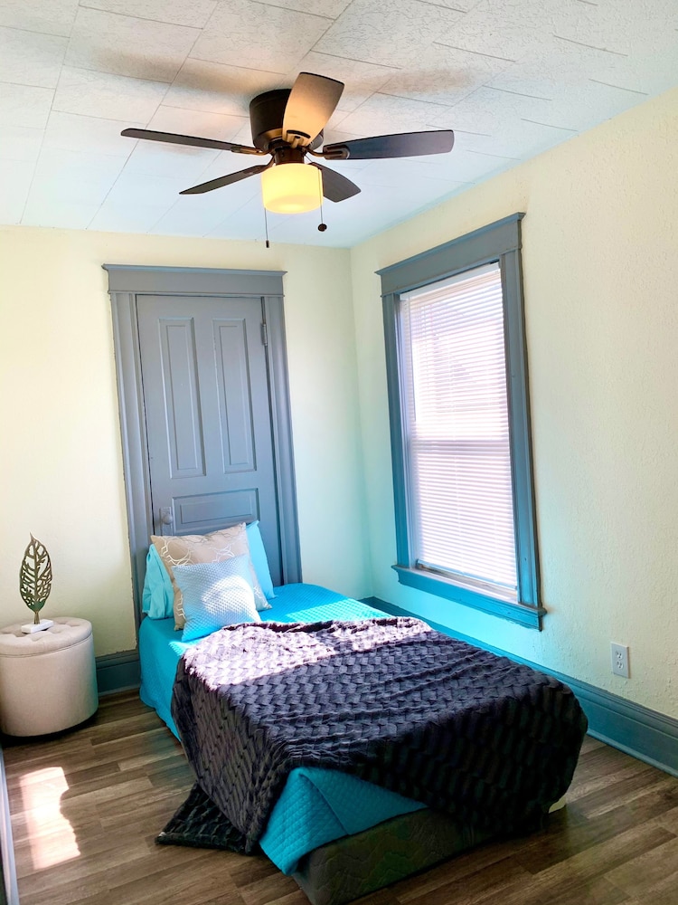The Blackjack Duplex Private Yard & Parking Near Falls & Casino by Niagara Hospitality - photo 6