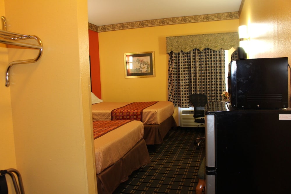 Magnolia Inn And Suites - photo 10