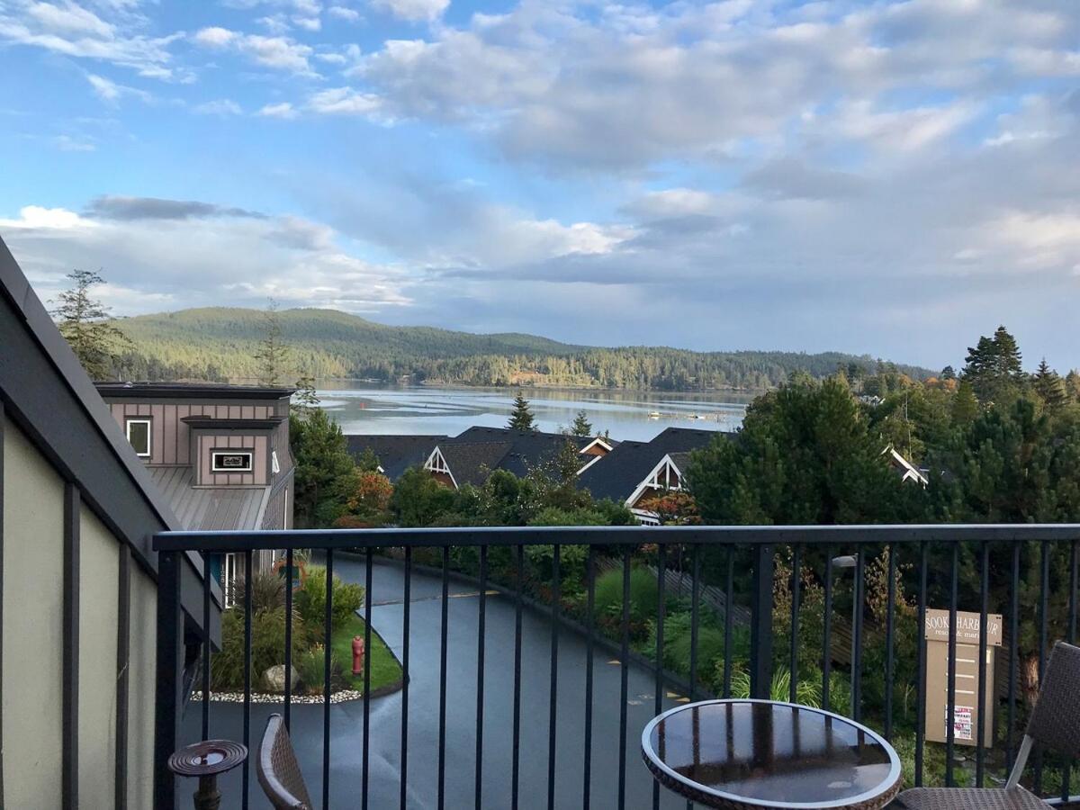 Sooke Harbour Townhouse Waterfront 2 Bed Rental — 4-Star Luxury Hotel in Sooke, Canada