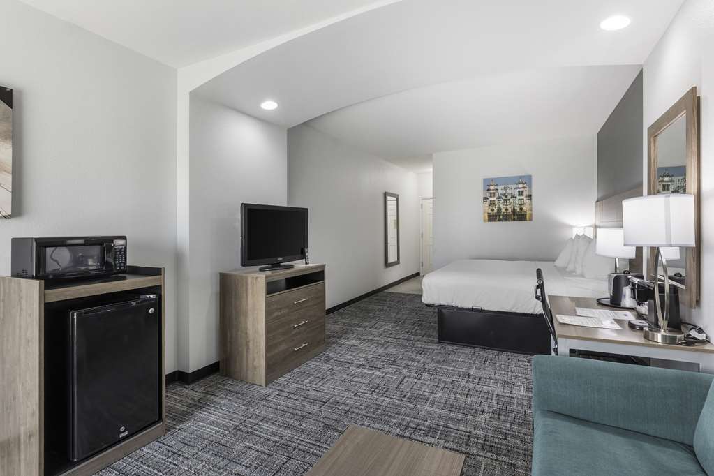 Best Western Plus MidAmerica Hotel - photo 18
