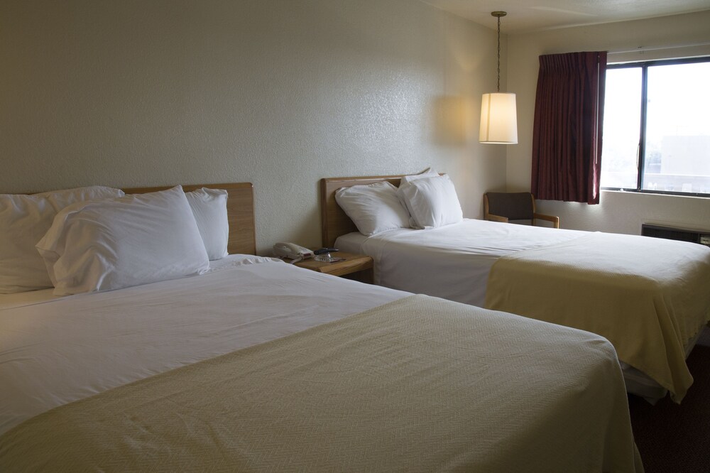 E Z 8 Motel South Bay - photo 15