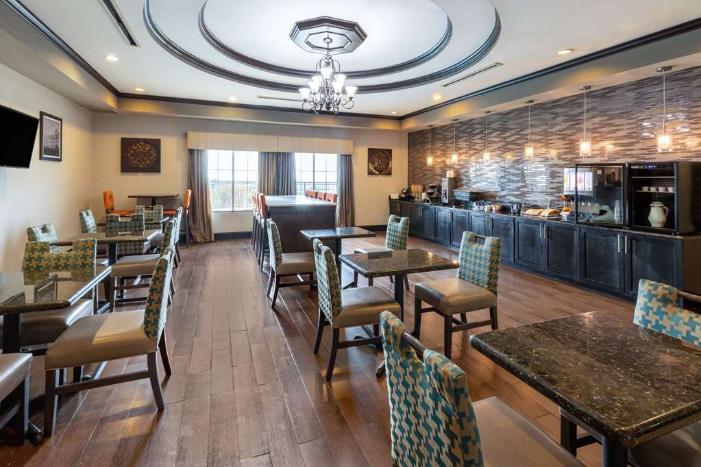 La Quinta Inn & Suites by Wyndham Fort Worth Lake Worth - photo 7