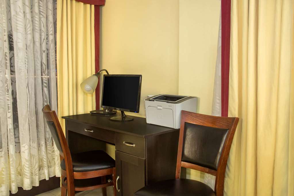 Days Inn by Wyndham Florida City - photo 15